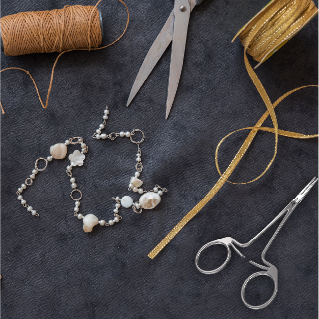 Jewelry making requires a delicate touch, use our hemostats and all your projects will be a success. Our hemostats are ambidextrous so anyone can use them Jewelry making requires a delicate touch, use our hemostats and all your projects will be a success. Whether you're right or left-handed our hemostats can be used by anyone.